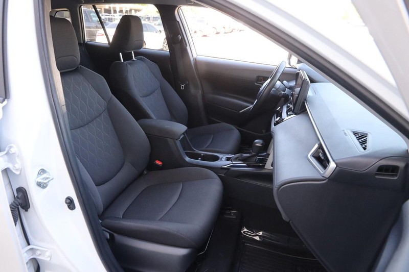 Toyota Corolla Cross Vehicle Full-screen Gallery Image 22