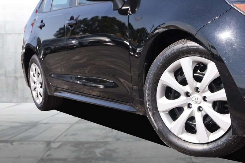 Toyota Corolla Vehicle Full-screen Gallery Image 3