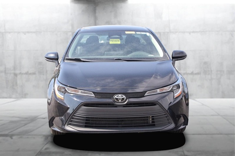 Toyota Corolla Vehicle Full-screen Gallery Image 4