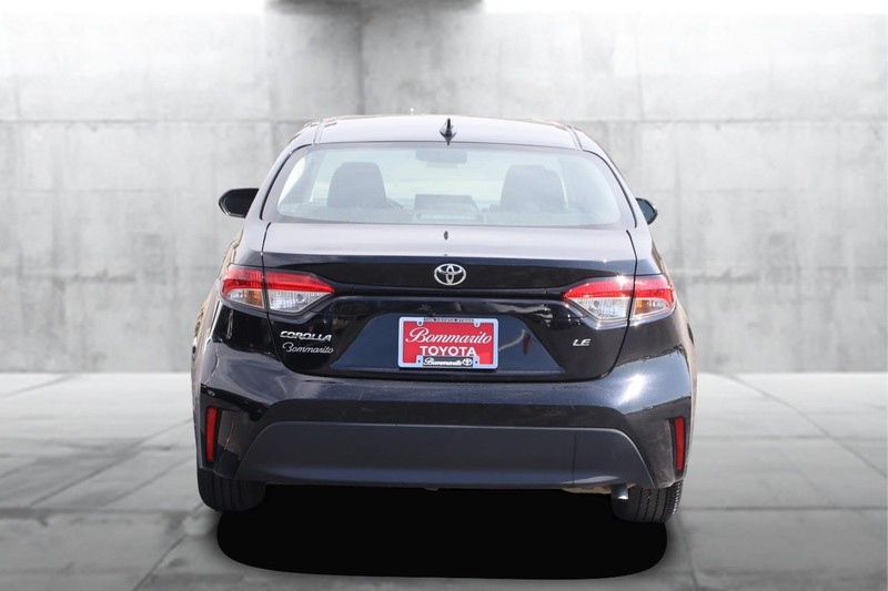 Toyota Corolla Vehicle Full-screen Gallery Image 6