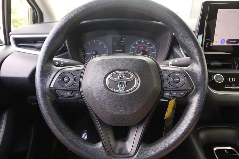 Toyota Corolla Vehicle Full-screen Gallery Image 10