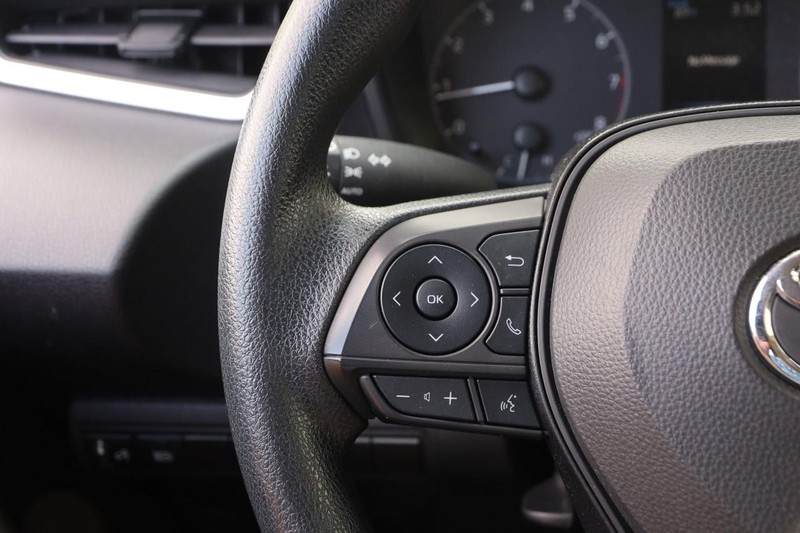 Toyota Corolla Vehicle Full-screen Gallery Image 11