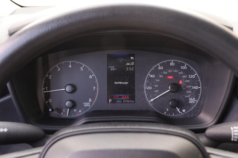 Toyota Corolla Vehicle Full-screen Gallery Image 13