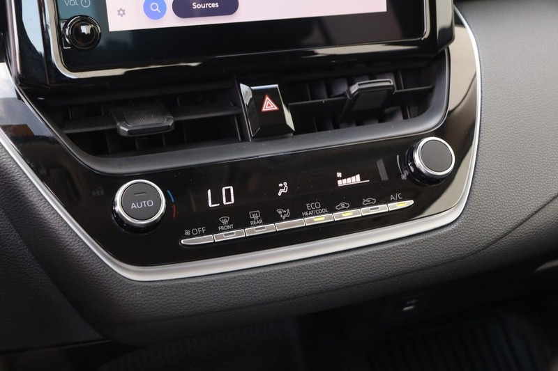 Toyota Corolla Vehicle Full-screen Gallery Image 16