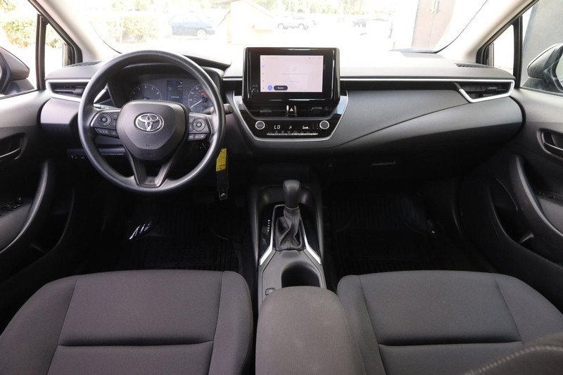 Toyota Corolla Vehicle Full-screen Gallery Image 17