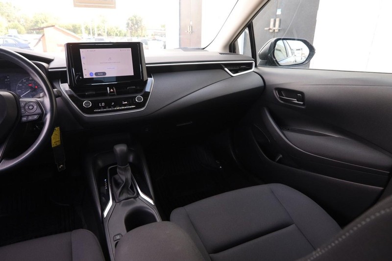 Toyota Corolla Vehicle Full-screen Gallery Image 21