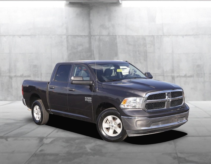 Ram 1500 Classic Vehicle Full-screen Gallery Image 2