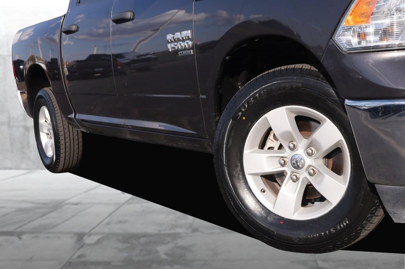 Ram 1500 Classic Vehicle Full-screen Gallery Image 3