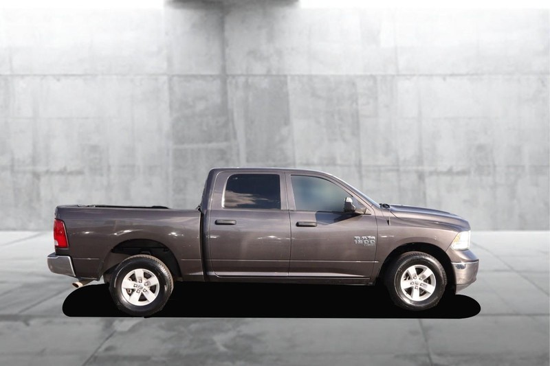 Ram 1500 Classic Vehicle Full-screen Gallery Image 5