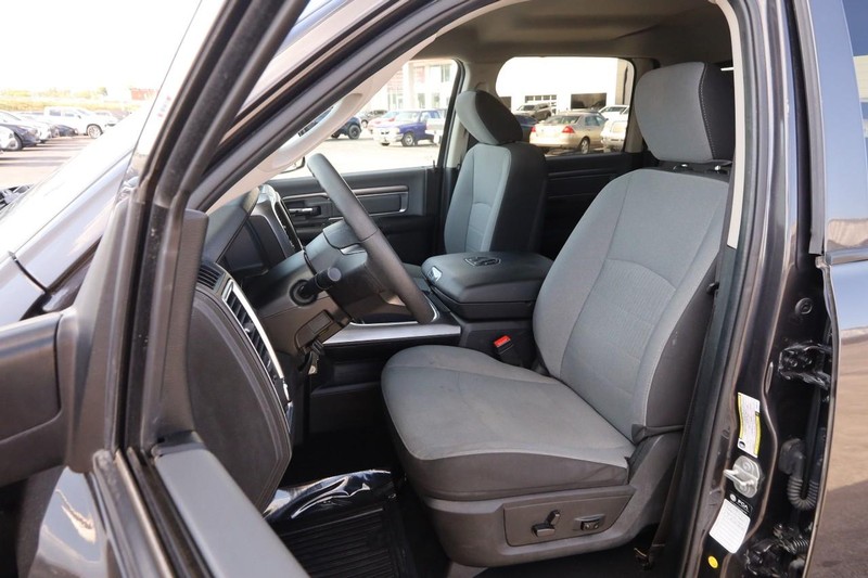 Ram 1500 Classic Vehicle Full-screen Gallery Image 8