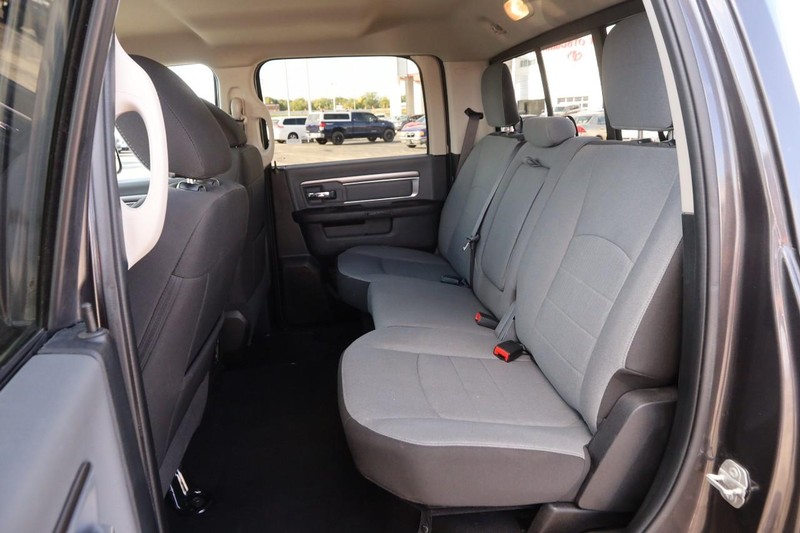 Ram 1500 Classic Vehicle Full-screen Gallery Image 9