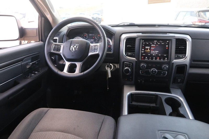 Ram 1500 Classic Vehicle Full-screen Gallery Image 19