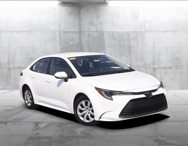 Toyota Corolla Vehicle Full-screen Gallery Image 2