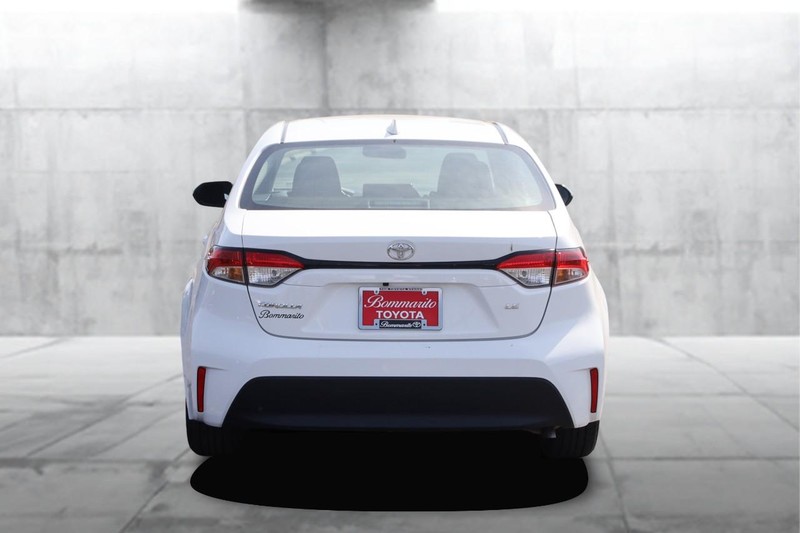 Toyota Corolla Vehicle Full-screen Gallery Image 6