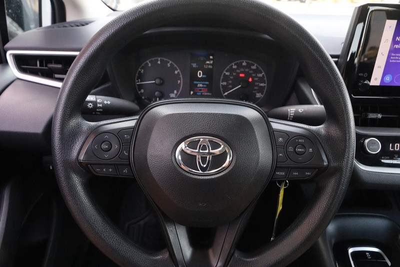 Toyota Corolla Vehicle Full-screen Gallery Image 10