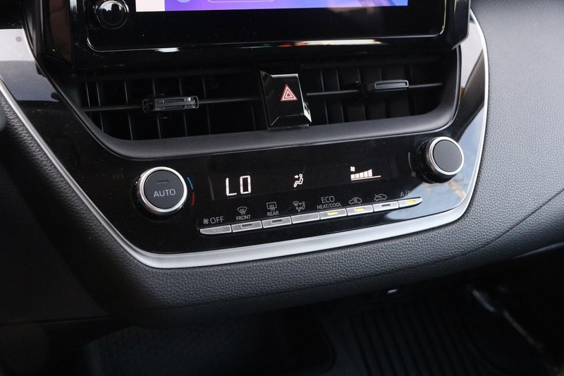 Toyota Corolla Vehicle Full-screen Gallery Image 16