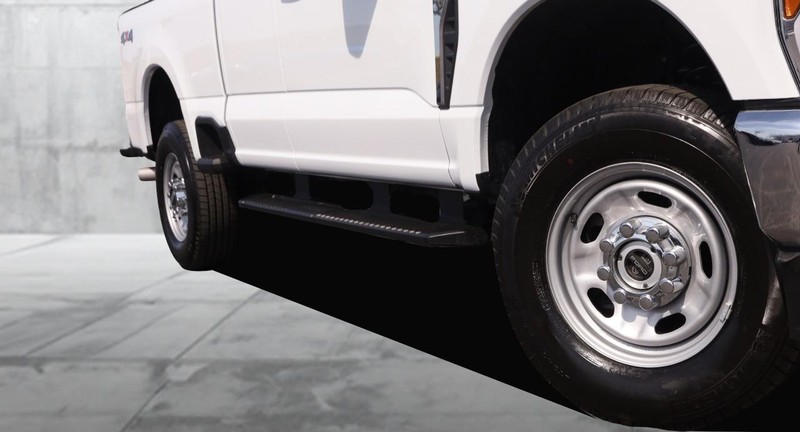 Ford Super Duty F-250 SRW Vehicle Full-screen Gallery Image 3