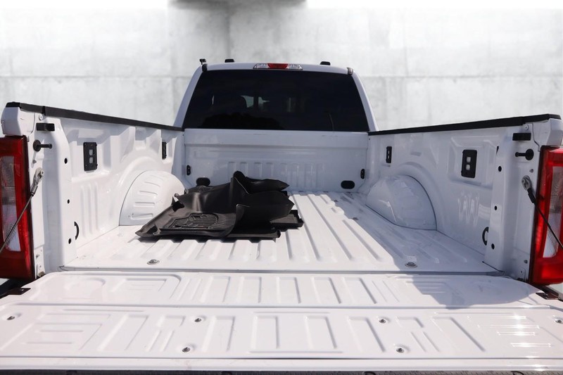 Ford Super Duty F-250 SRW Vehicle Full-screen Gallery Image 7