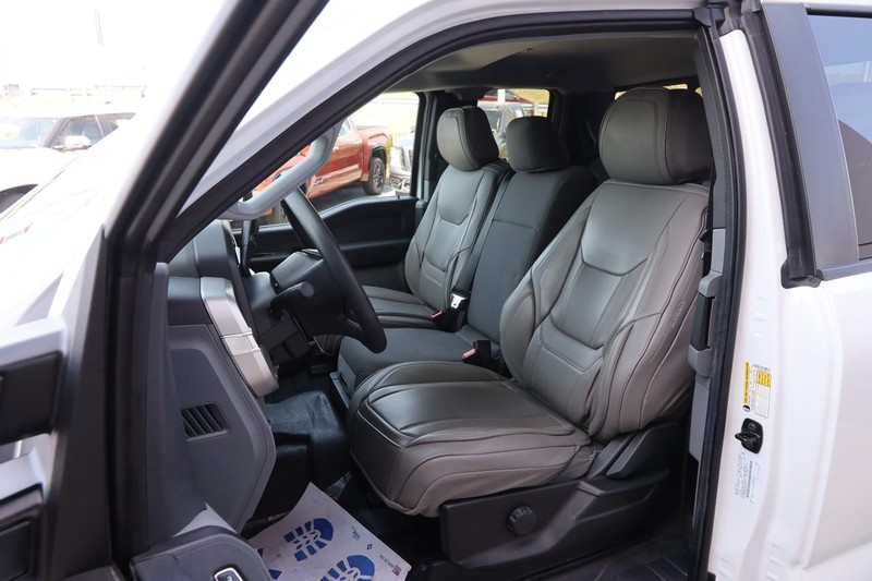 Ford Super Duty F-250 SRW Vehicle Full-screen Gallery Image 8