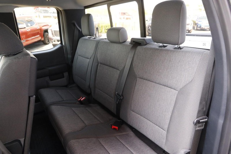 Ford Super Duty F-250 SRW Vehicle Full-screen Gallery Image 9