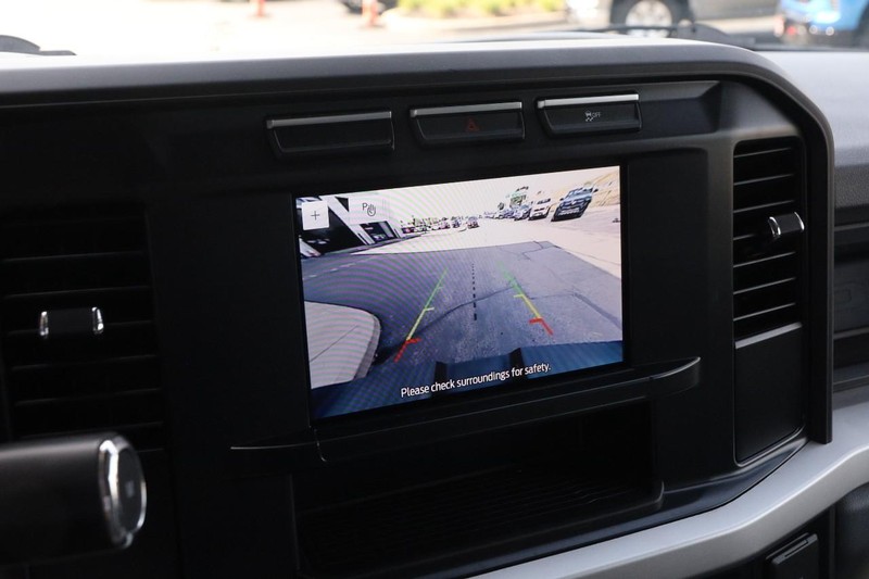 Ford Super Duty F-250 SRW Vehicle Full-screen Gallery Image 17