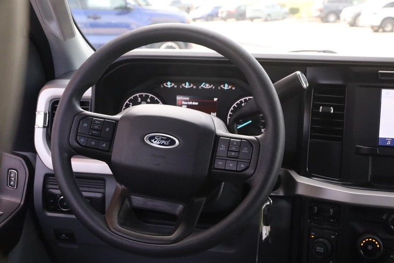 Ford Super Duty F-250 SRW Vehicle Full-screen Gallery Image 22