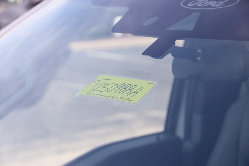 Ford Super Duty F-250 SRW Vehicle Full-screen Gallery Image 27