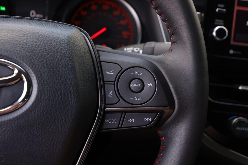 Toyota Camry Vehicle Image 12