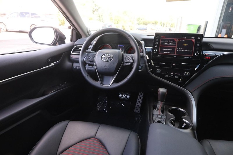 Toyota Camry Vehicle Image 21