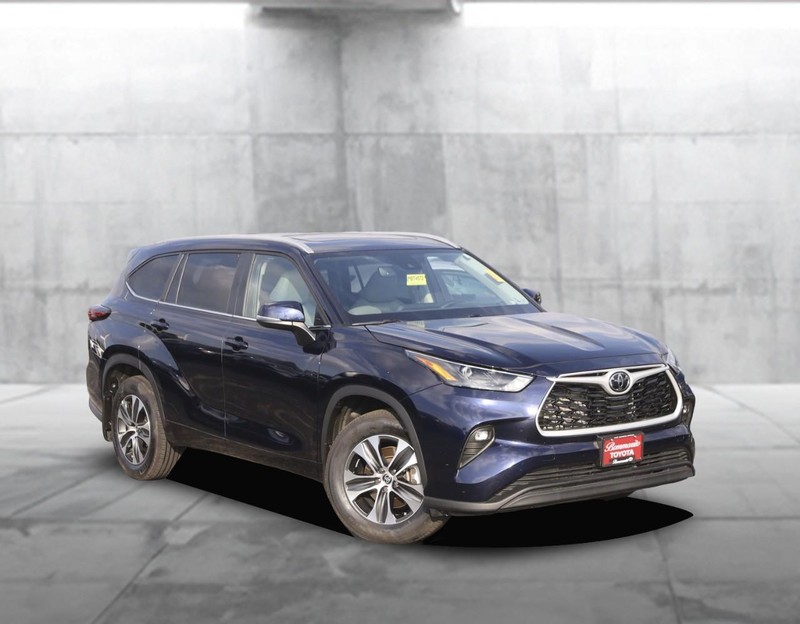 Toyota Highlander Vehicle Full-screen Gallery Image 2