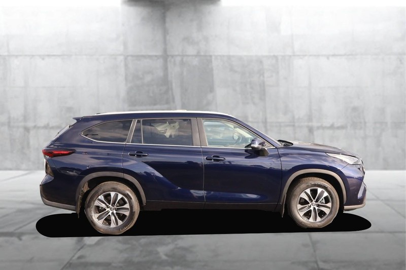 Toyota Highlander Vehicle Full-screen Gallery Image 5