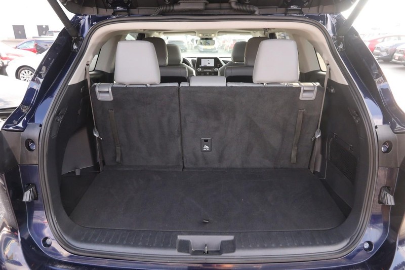 Toyota Highlander Vehicle Full-screen Gallery Image 7