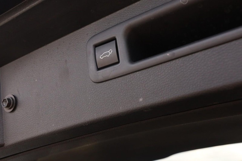 Toyota Highlander Vehicle Full-screen Gallery Image 8