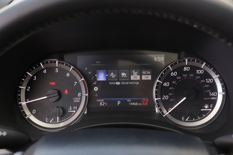 Toyota Highlander Vehicle Full-screen Gallery Image 16