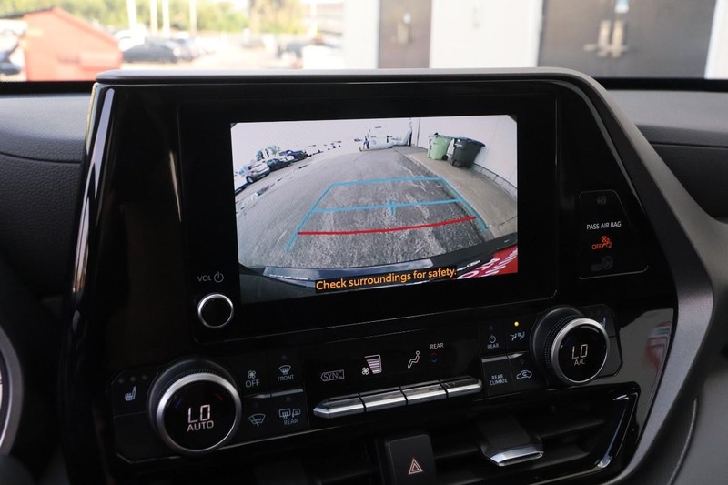 Toyota Highlander Vehicle Full-screen Gallery Image 19