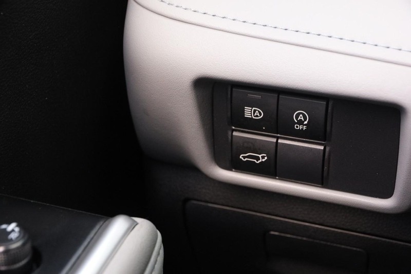 Toyota Highlander Vehicle Full-screen Gallery Image 22