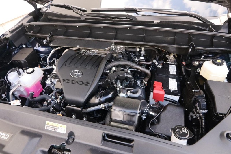 Toyota Highlander Vehicle Full-screen Gallery Image 29