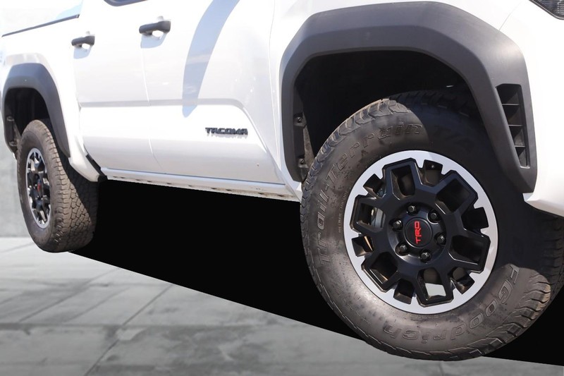 Toyota Tacoma 4WD Vehicle Image 03