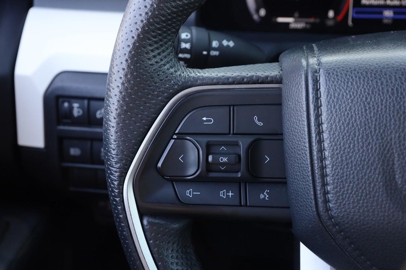 Toyota Tacoma 4WD Vehicle Image 11