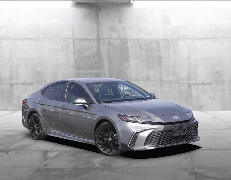 Toyota Camry Vehicle Full-screen Gallery Image 2