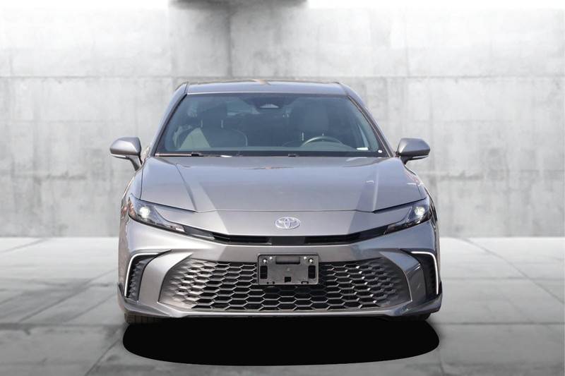 Toyota Camry Vehicle Full-screen Gallery Image 4