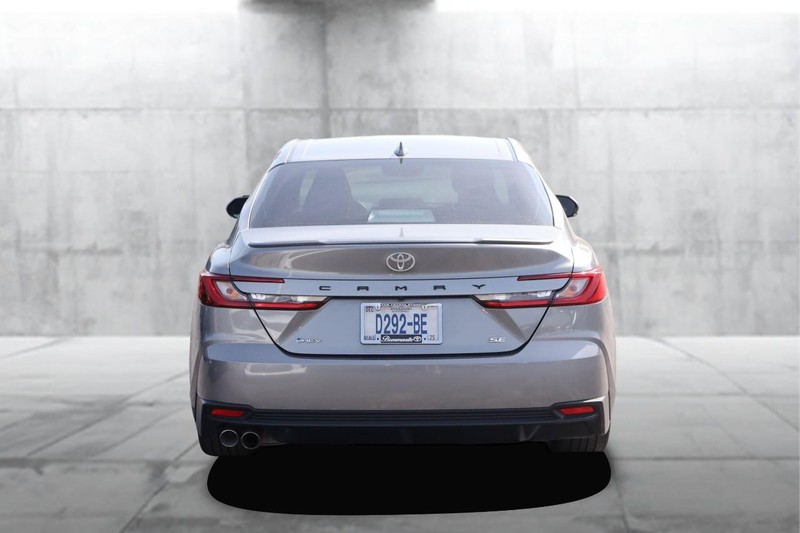 Toyota Camry Vehicle Full-screen Gallery Image 6