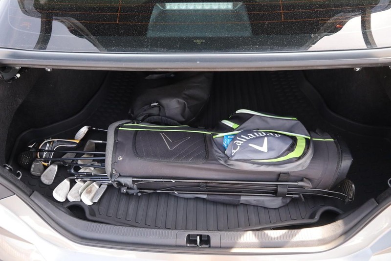 Toyota Camry Vehicle Full-screen Gallery Image 7