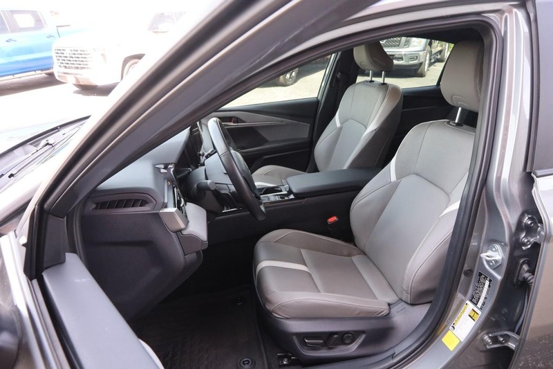 Toyota Camry Vehicle Full-screen Gallery Image 8