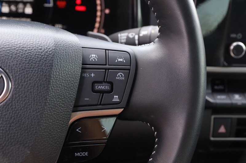 Toyota Camry Vehicle Full-screen Gallery Image 12