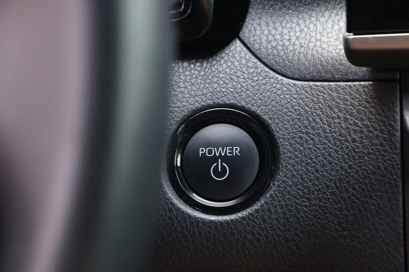 Toyota Camry Vehicle Full-screen Gallery Image 14