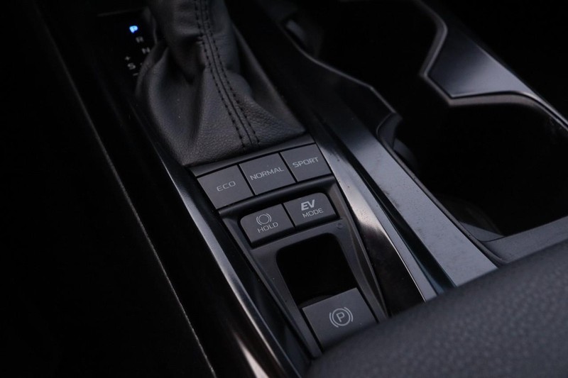 Toyota Camry Vehicle Full-screen Gallery Image 18