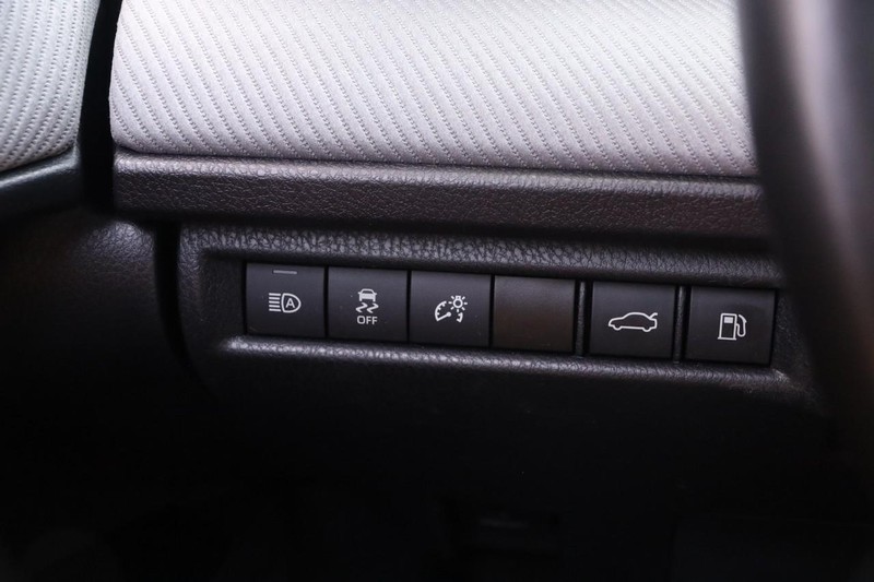 Toyota Camry Vehicle Full-screen Gallery Image 19