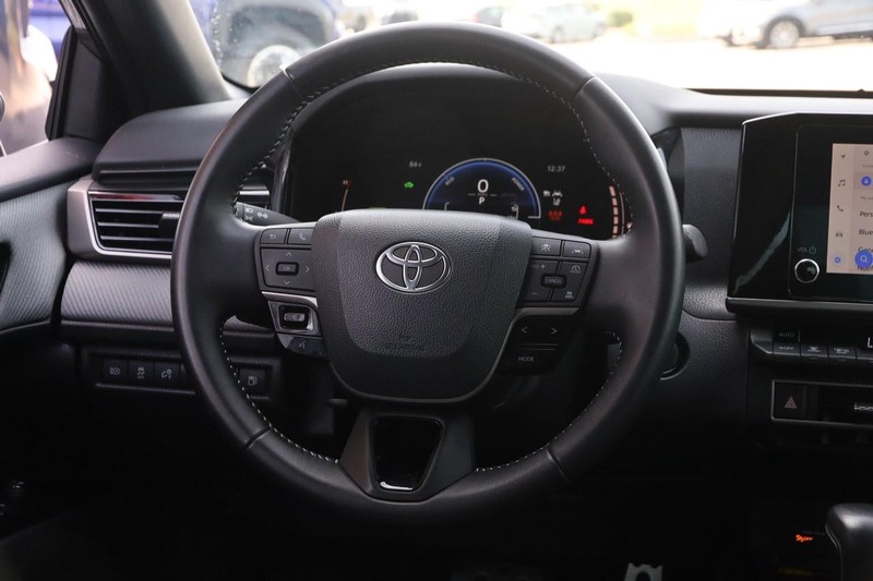 Toyota Camry Vehicle Full-screen Gallery Image 22