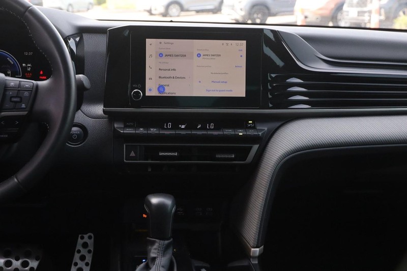 Toyota Camry Vehicle Full-screen Gallery Image 23